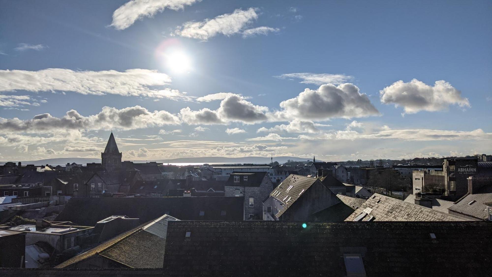 Heart Of City Centre Stunning View 戈尔韦 外观 照片