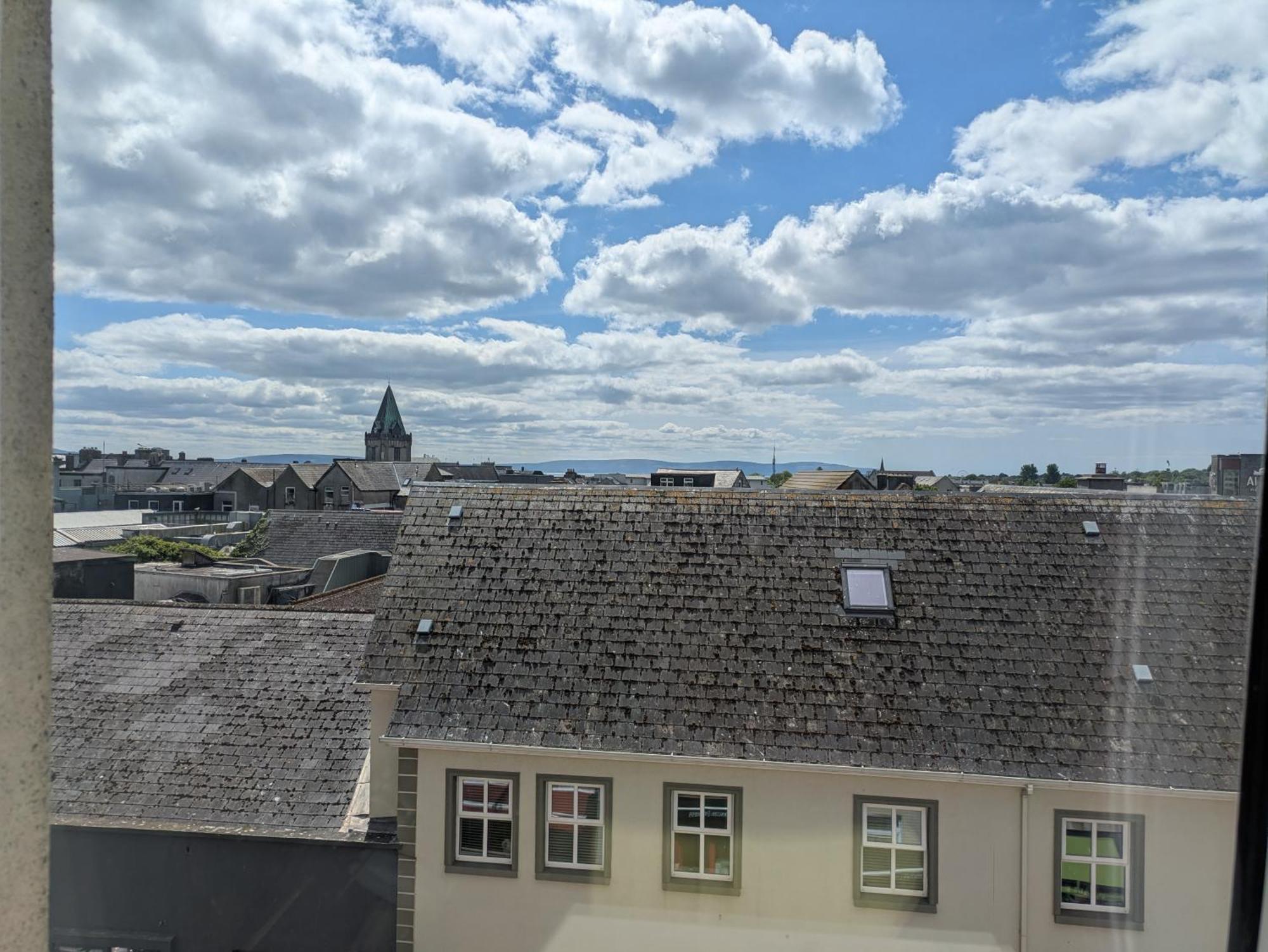 Heart Of City Centre Stunning View 戈尔韦 外观 照片